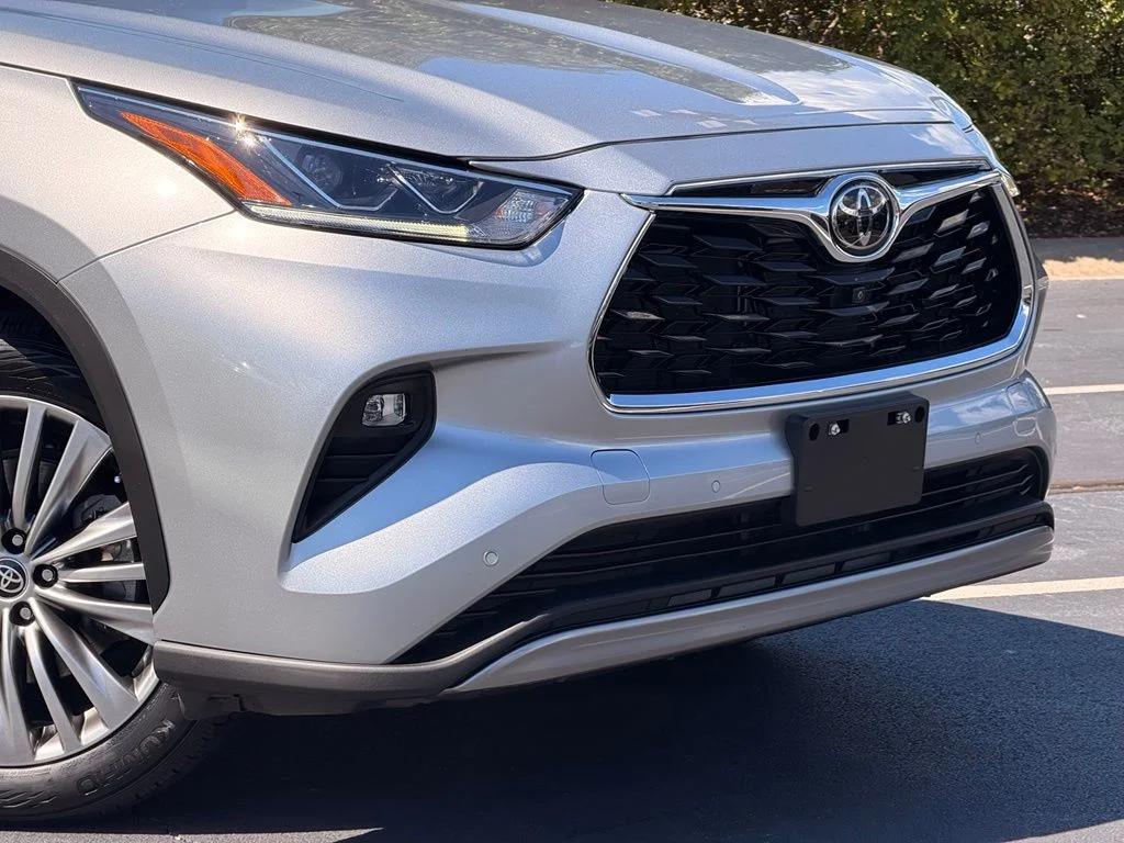 Used 2023 Silver Toyota Platinum image 6