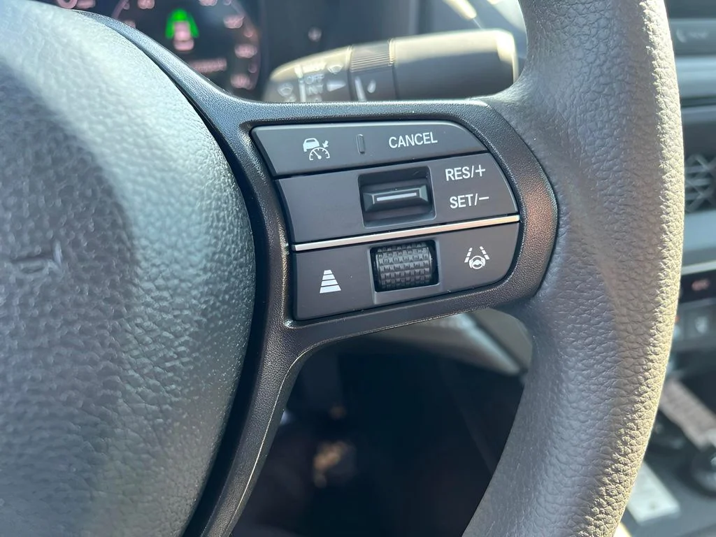 Used 2025 Solar Silver Metallic Honda LX image 18