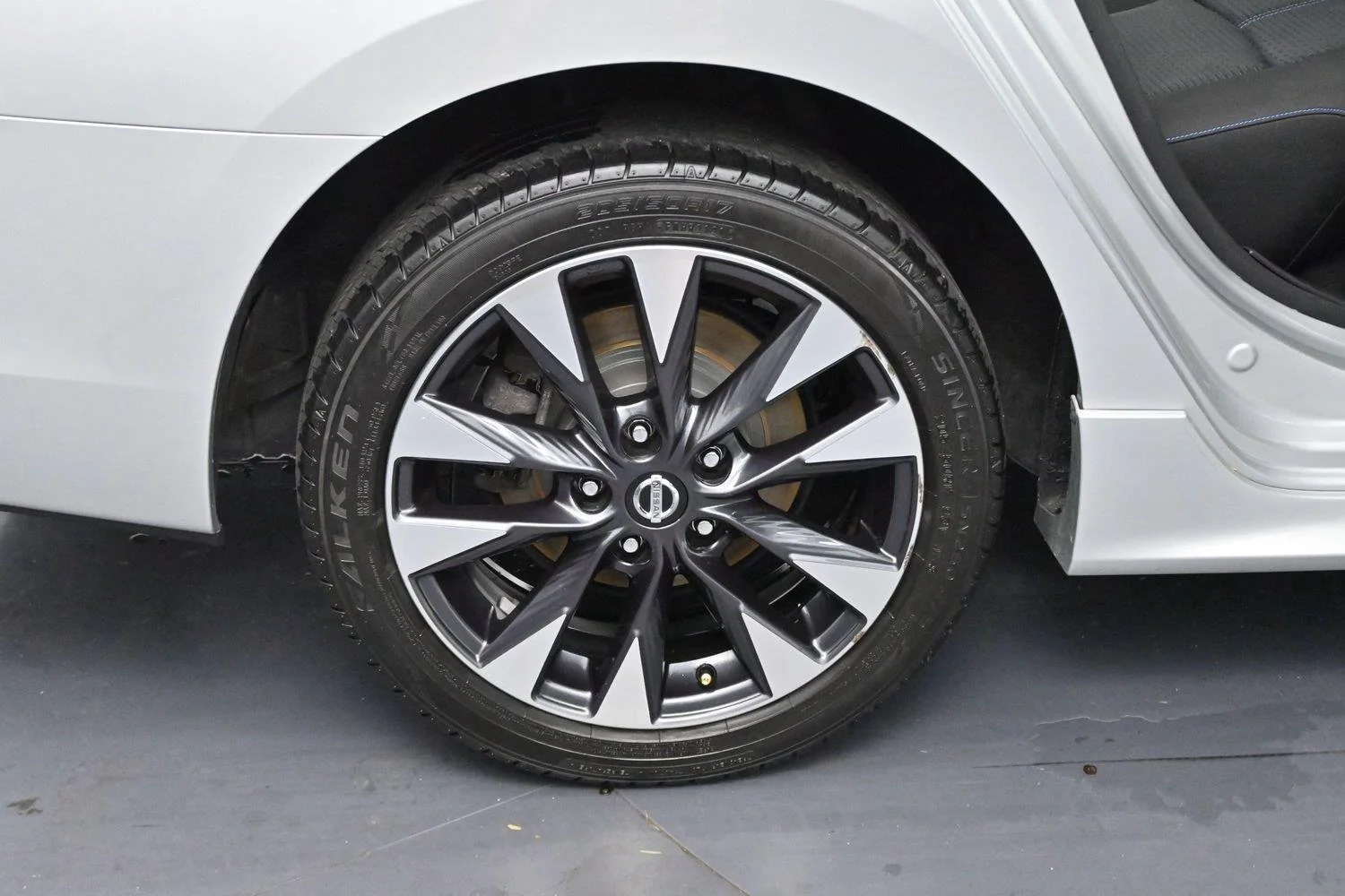 Used 2017 Brilliant Silver Nissan SR Turbo image 33
