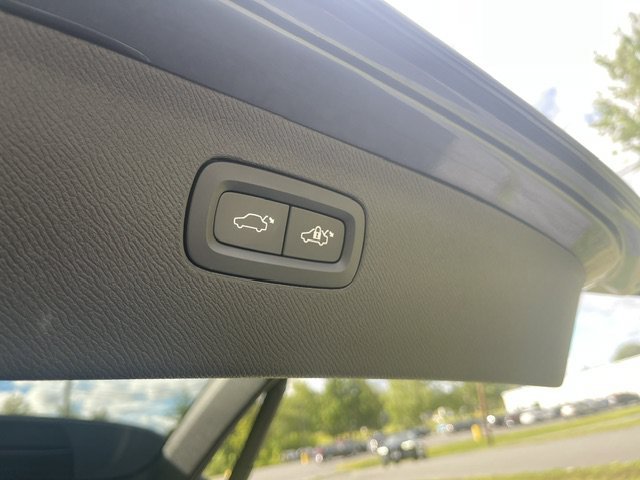 Used 2024 Blue Volvo Core Bright Theme image 13