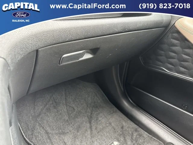 Used 2023 White Hyundai SEL image 27