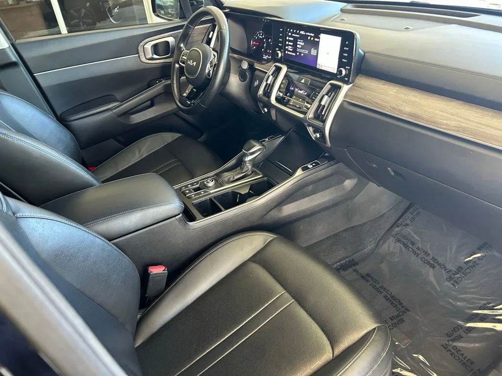 Used 2022 Black Kia EX image 25