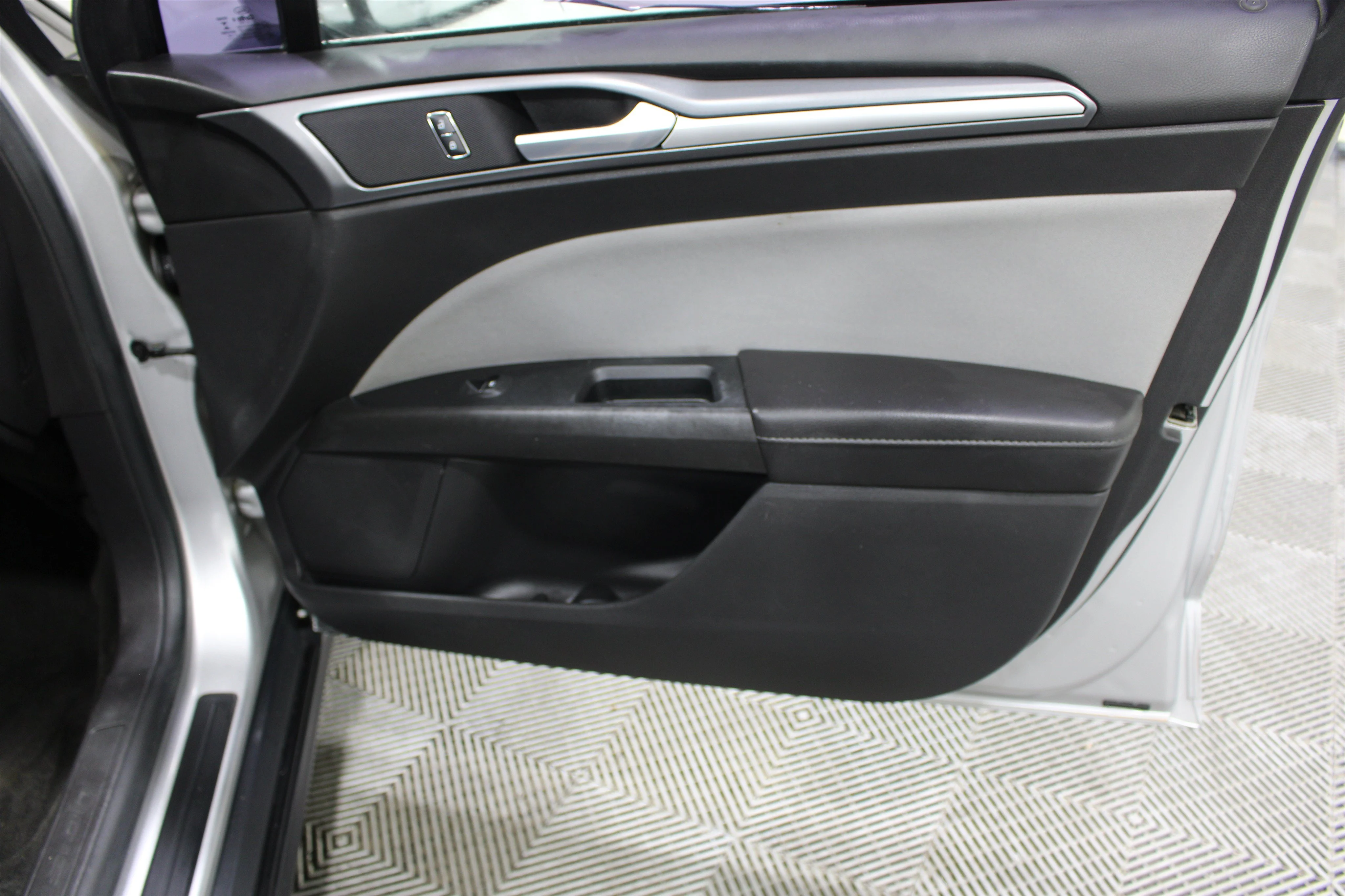Used 2014 Silver Ford S image 21