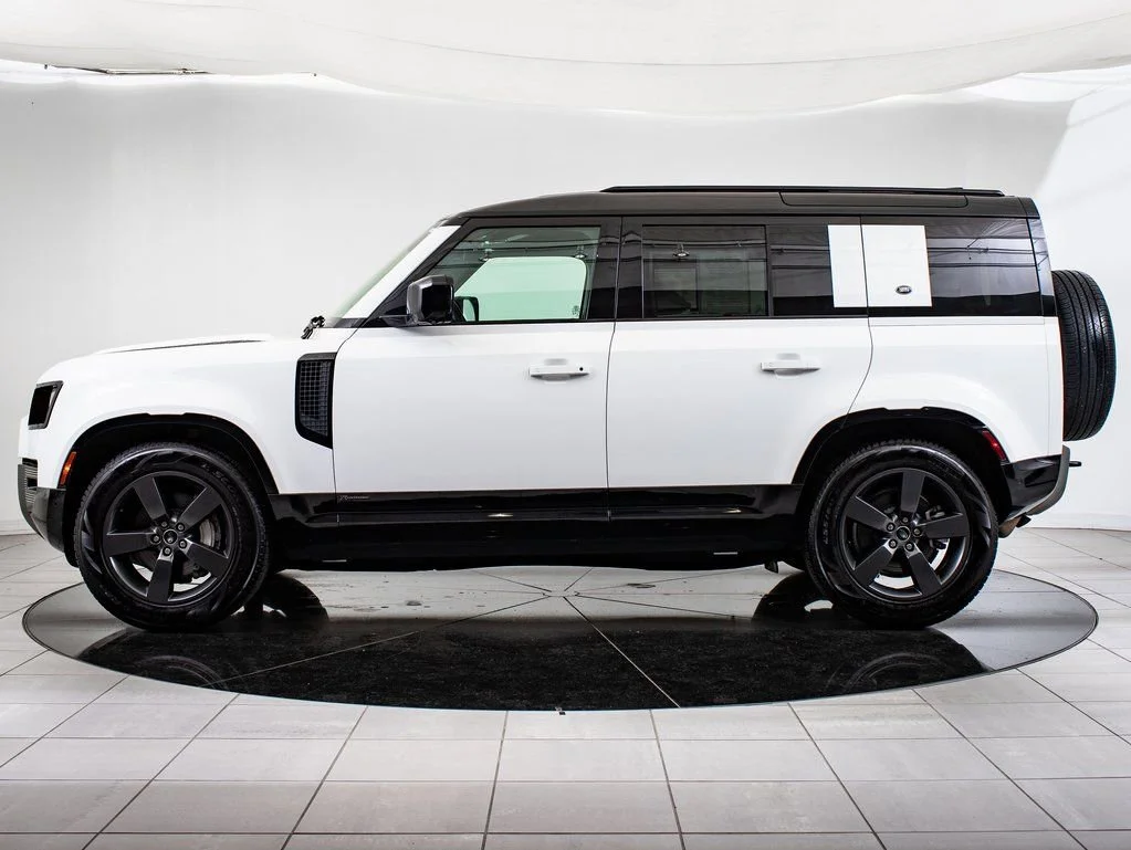 Used 2021 Fuji White Land Rover X-Dynamic HSE image 5