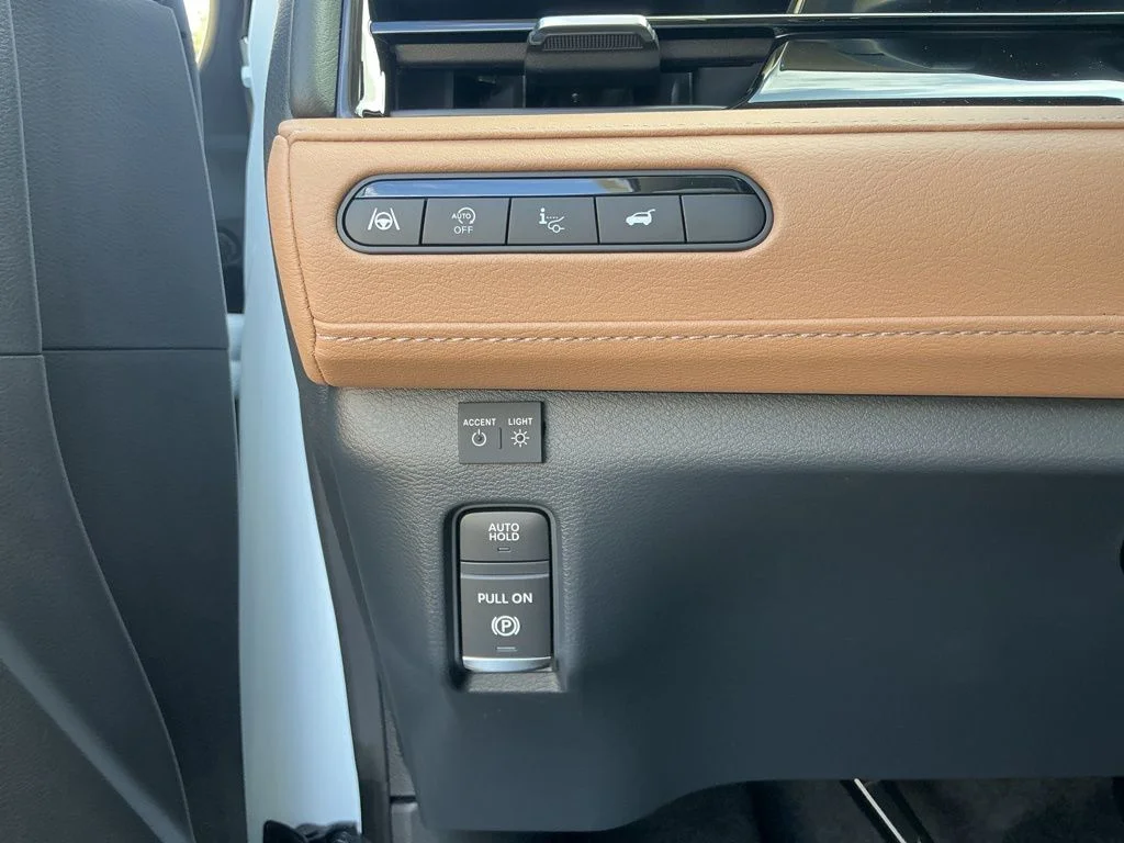 New 2026 RADIANT WHITE INFINITI Luxe 4WD image 16
