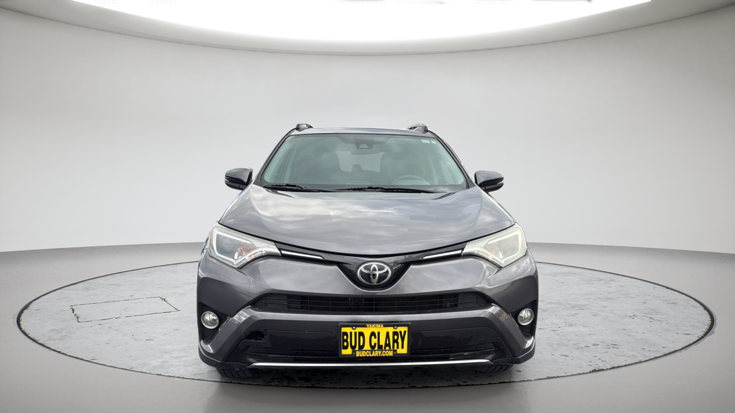 Used 2018 Toyota RAV4 XLE with VIN 2T3RFREV1JW810801 for sale in Union Gap, WA