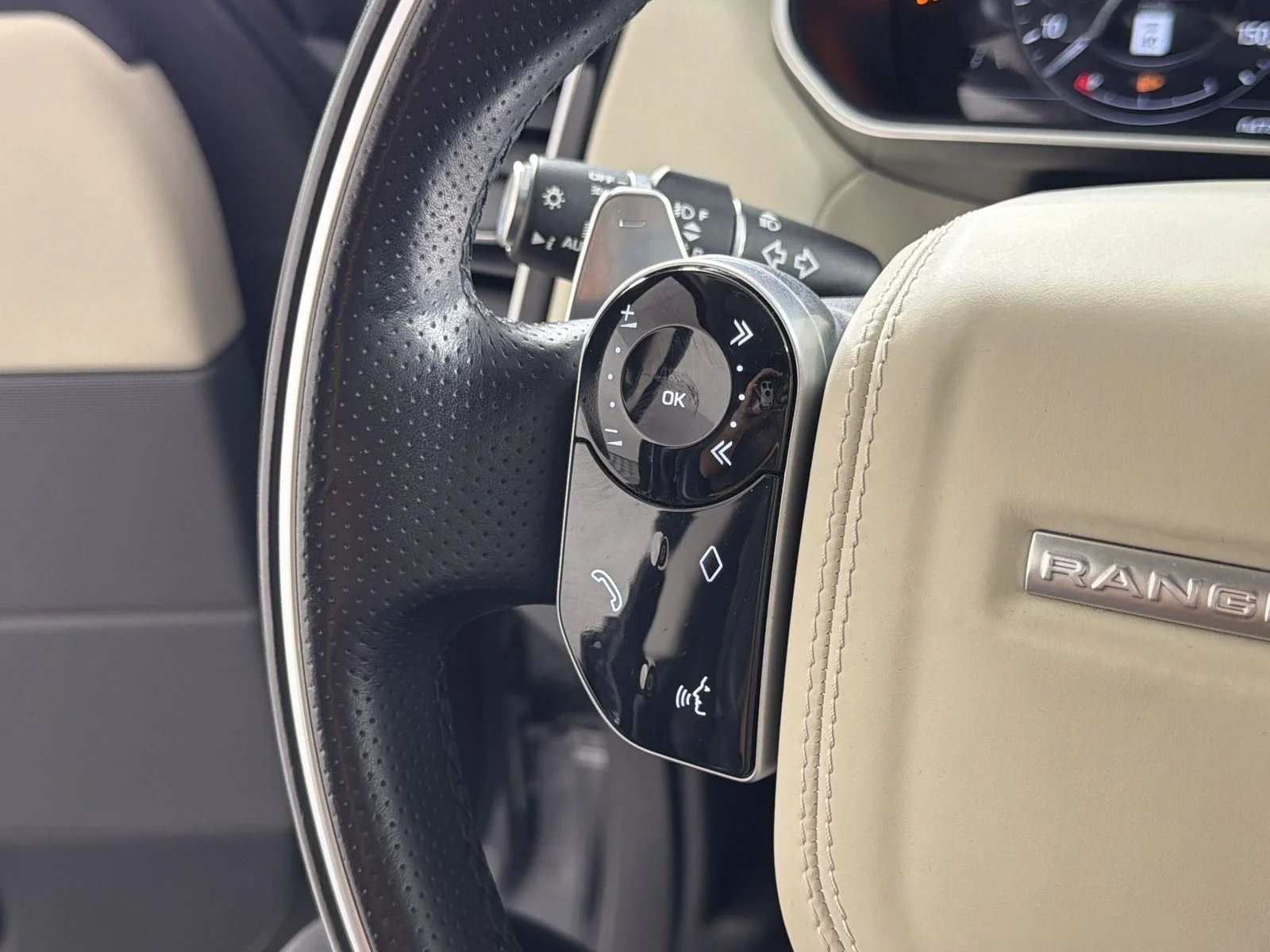 Used 2022 Eiger Gray Metallic Land Rover HSE Silver Edition image 12