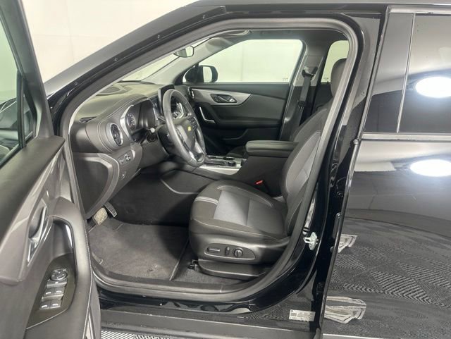 Used 2025 Black Chevrolet 2LT image 9