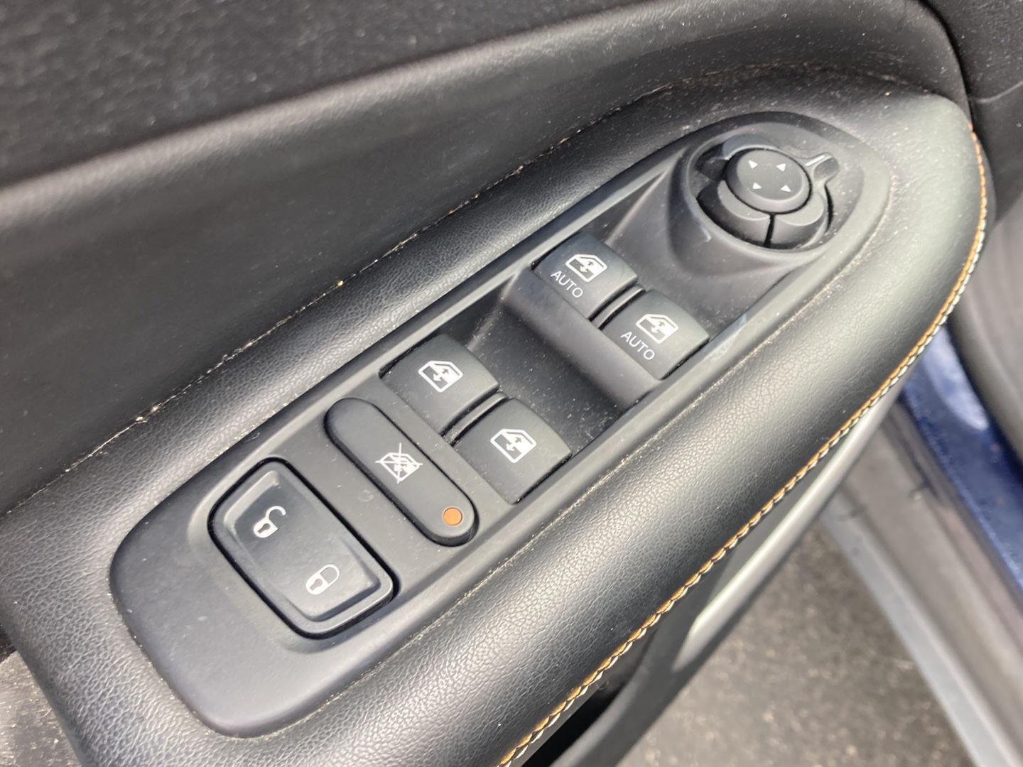Used 2021 Jazz Blue Pearlcoat Jeep Latitude image 12
