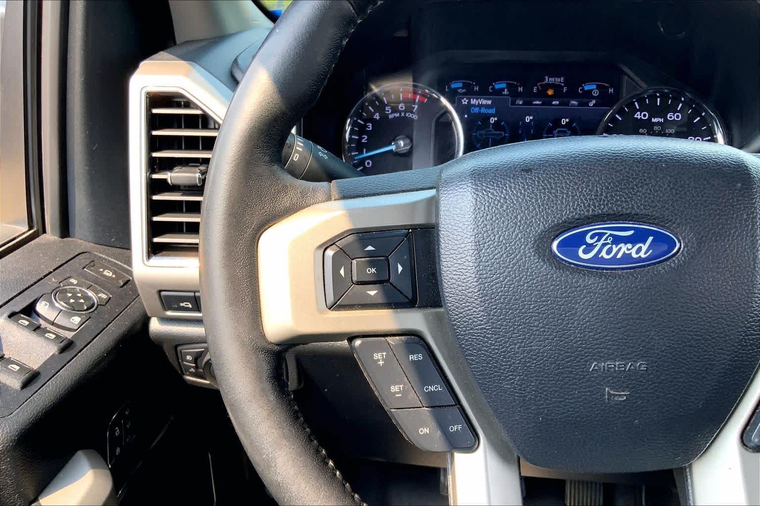 Used 2020 Star White Metallic Tri-Coat Ford LARIAT image 23
