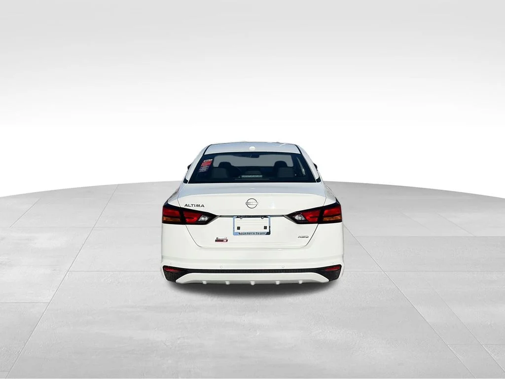 Used 2025 White Nissan 2.5 SV image 5
