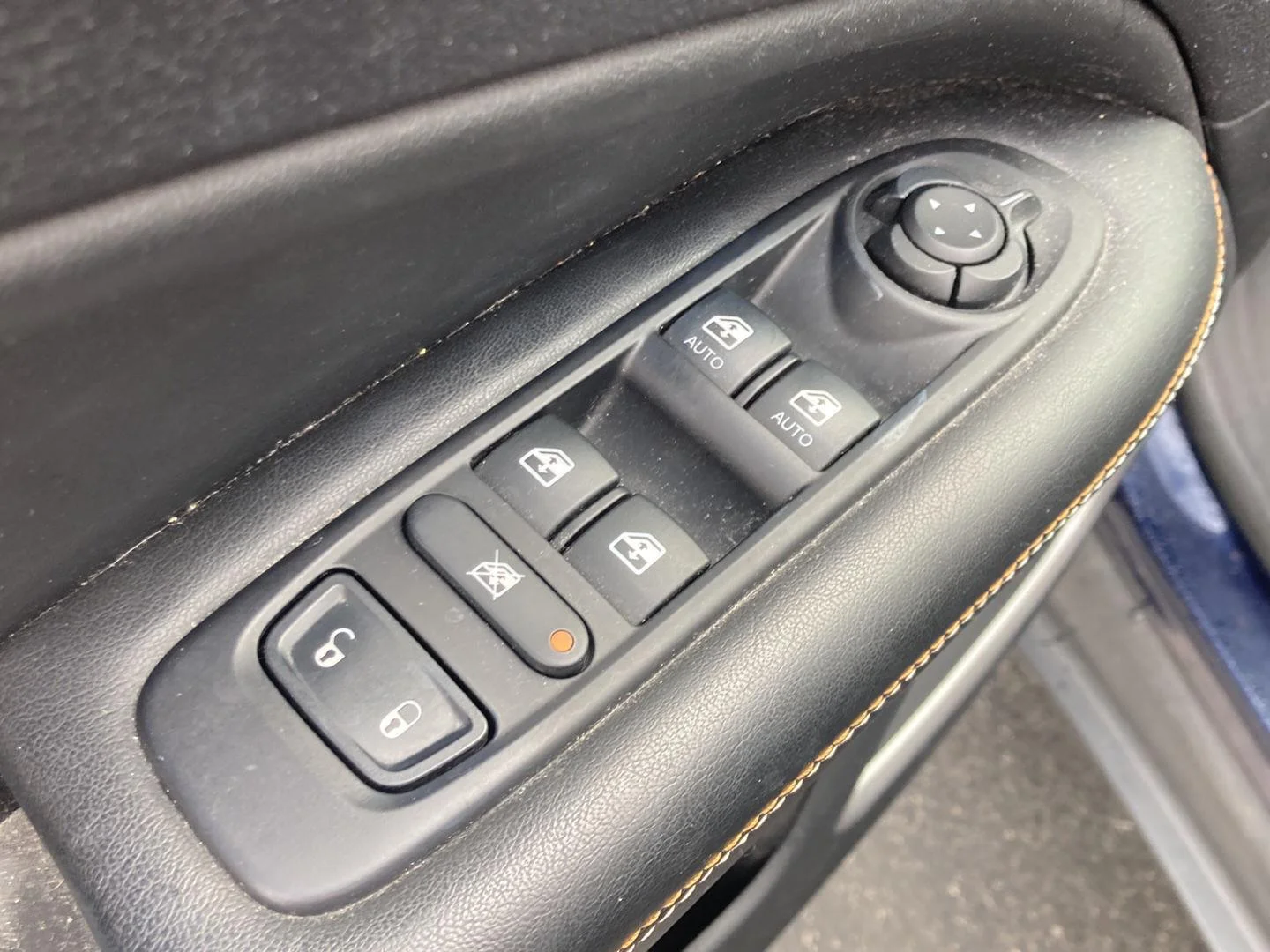 Used 2021 Jazz Blue Pearlcoat Jeep Latitude image 12