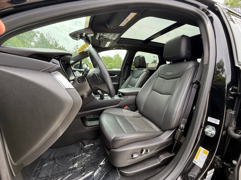 Used 2025 Stellar Black Metallic Cadillac Premium Luxury image 6