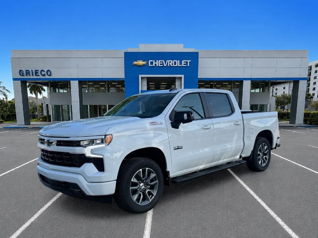 New 2026 Summit White Chevrolet RST image 3