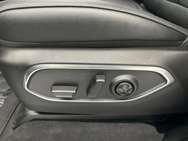 New 2026 White Jeep Limited Altitude image 30