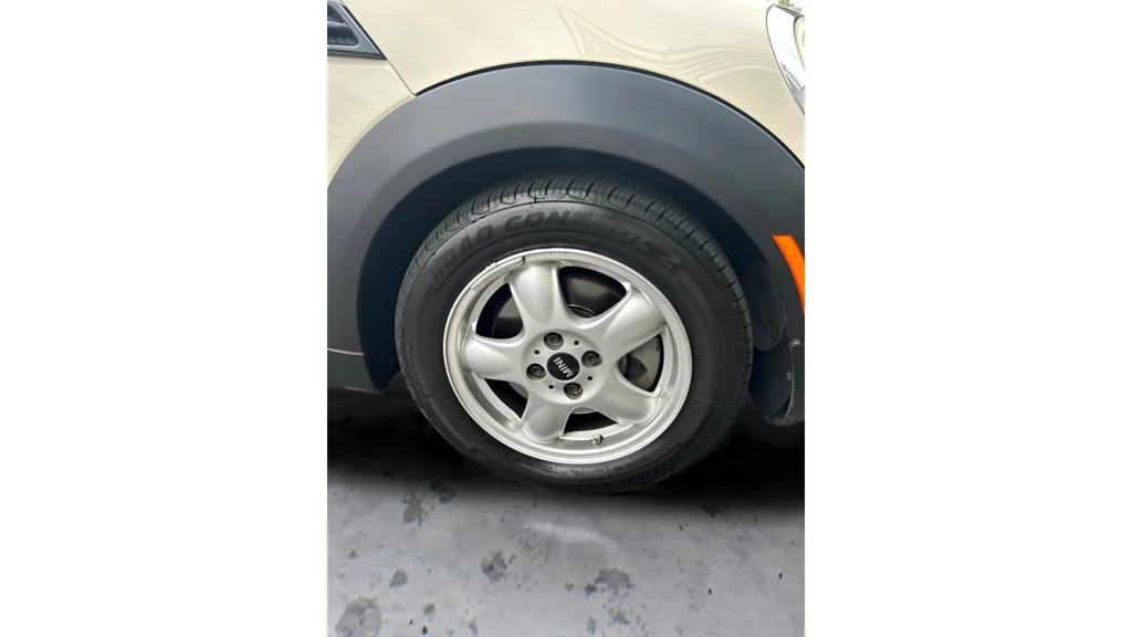Used 2009 White MINI S image 15
