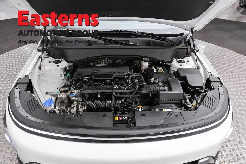 Used 2025 White Hyundai SEL image 7