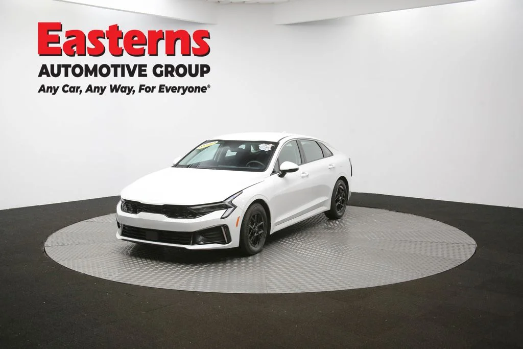 Used 2025 White Kia LXS image 56