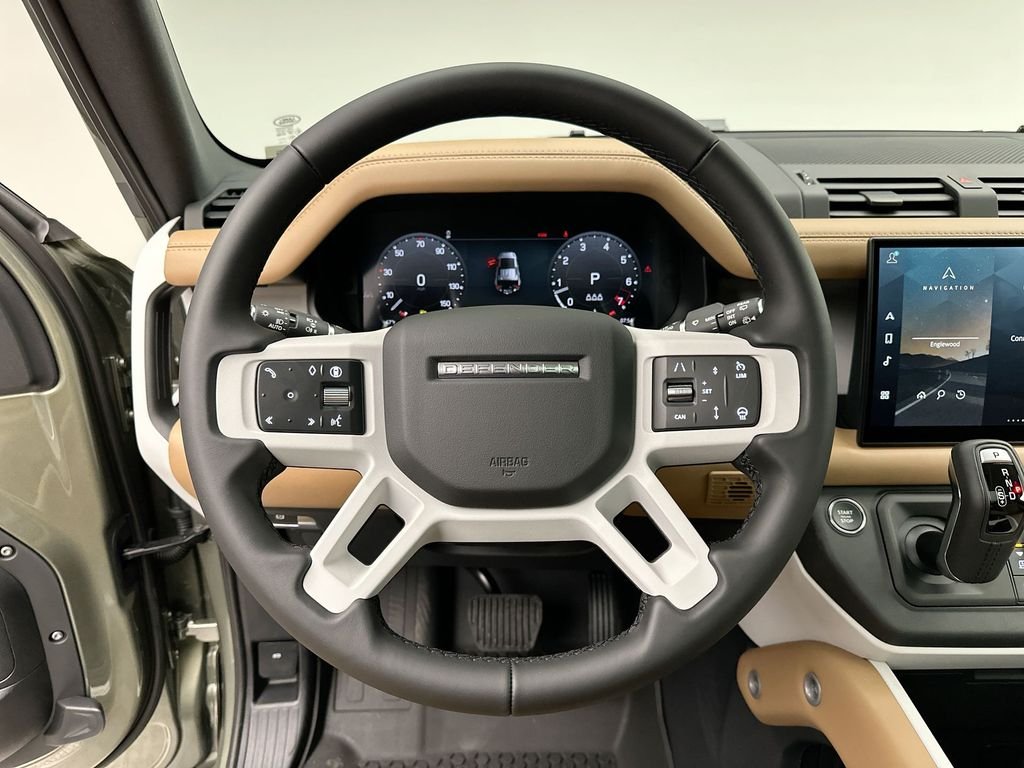 Used 2025 Pangea Green Metallic Land Rover S image 12