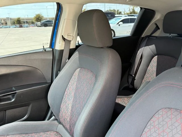 Used 2018 Blue Metallic Chevrolet LT image 12
