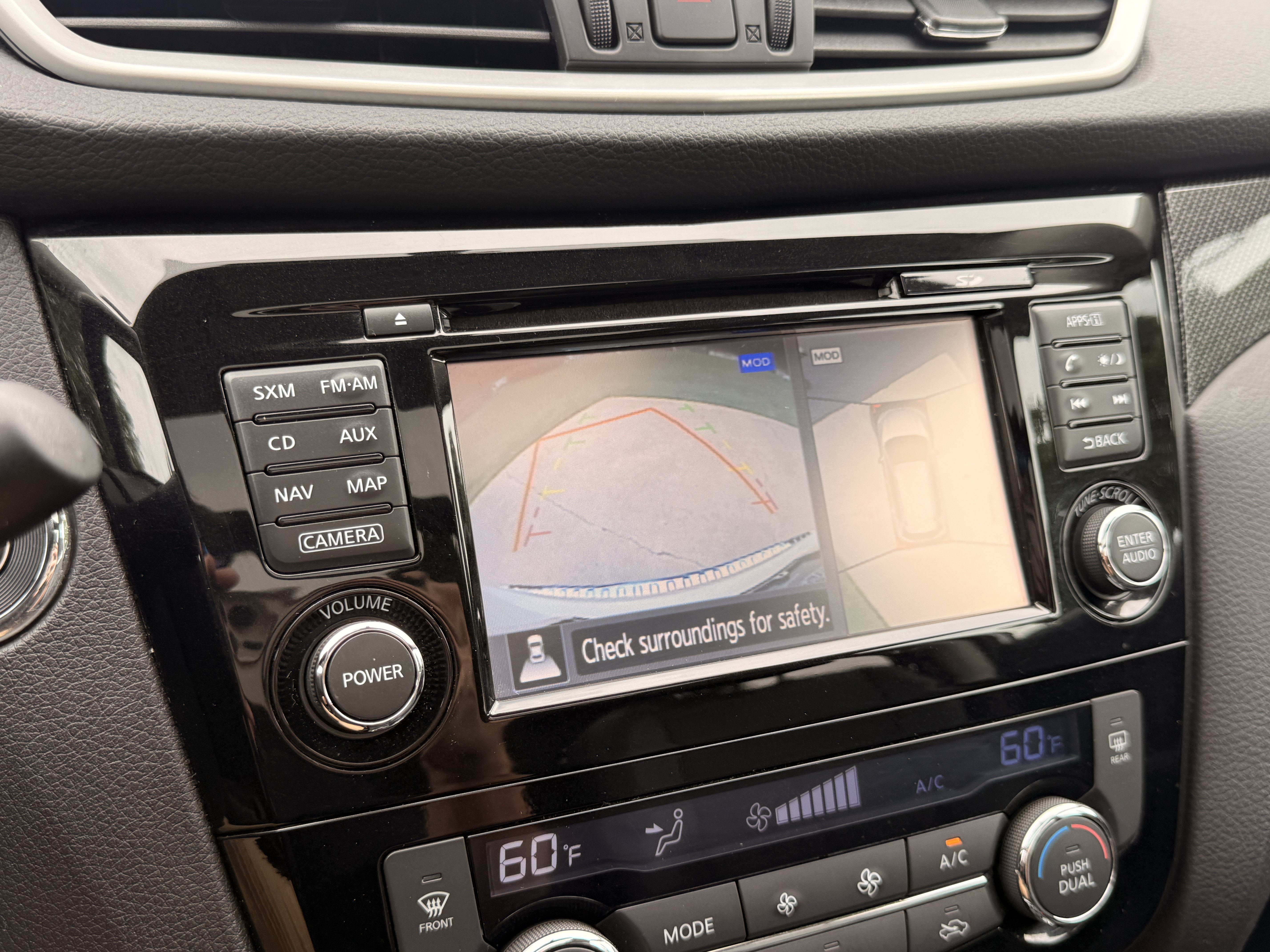Used 2016 Pearl White Nissan SL image 4