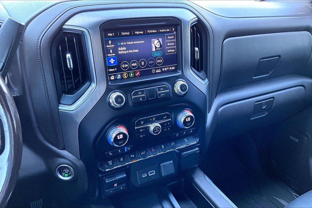 Used 2020 White GMC Denali image 22