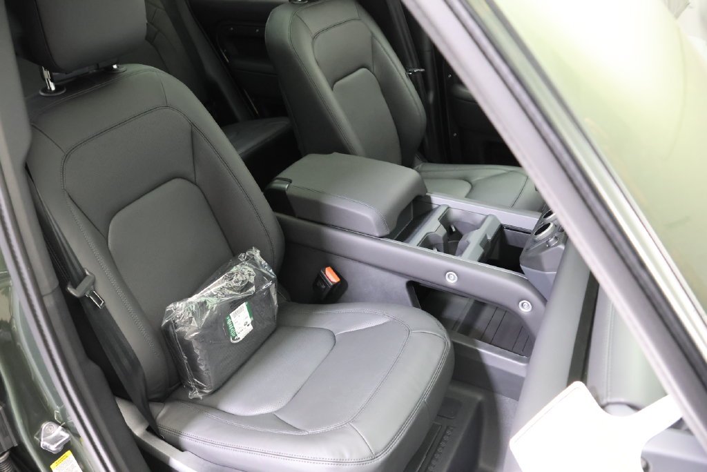 New 2026 Woolstone Green Land Rover X-Dynamic SE image 41