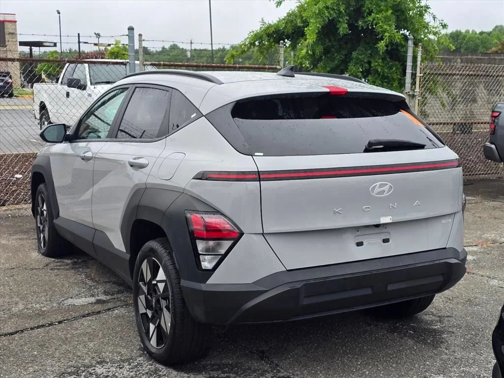 Used 2025 Gray Hyundai SEL image 10