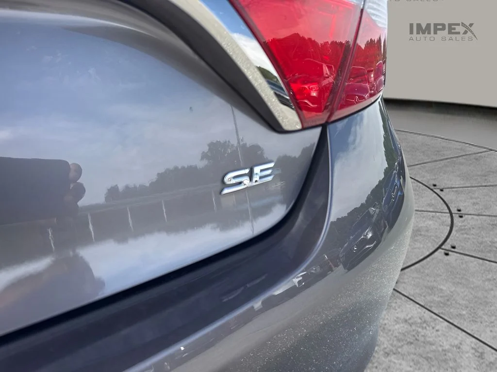Used 2015 Gray Toyota SE image 17