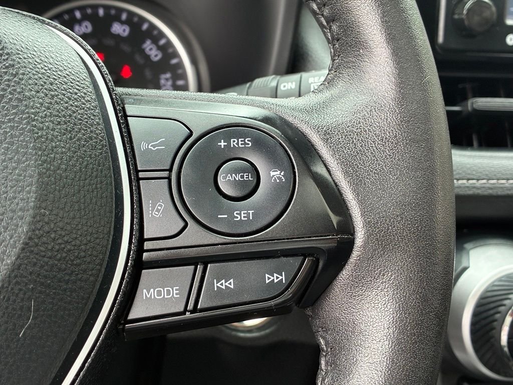 Used 2020 White Toyota XLE image 17