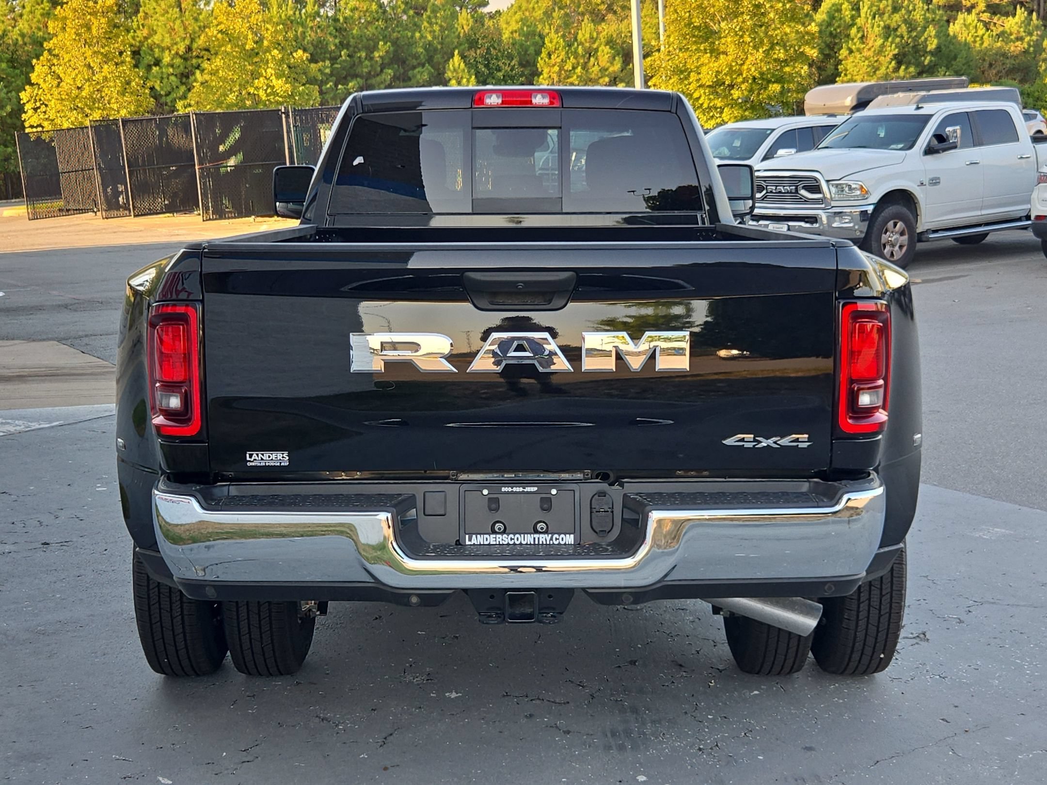 New 2026 Diamond Black Crystal Pearl-Coat Exterior Paint RAM Tradesman image 6