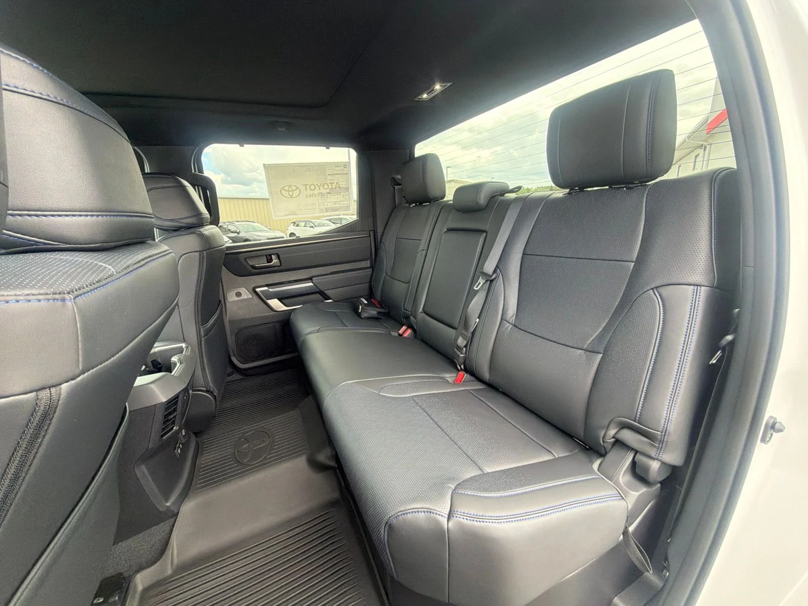 New 2026 Wind Chill Pearl Toyota Platinum image 25