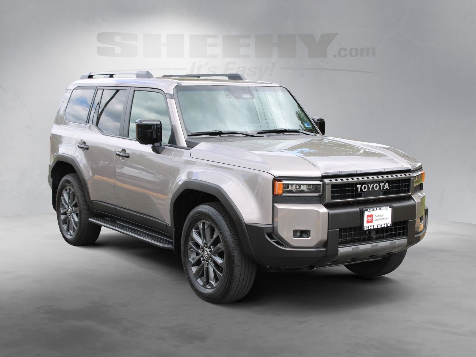 Used 2025  Toyota Base image 2