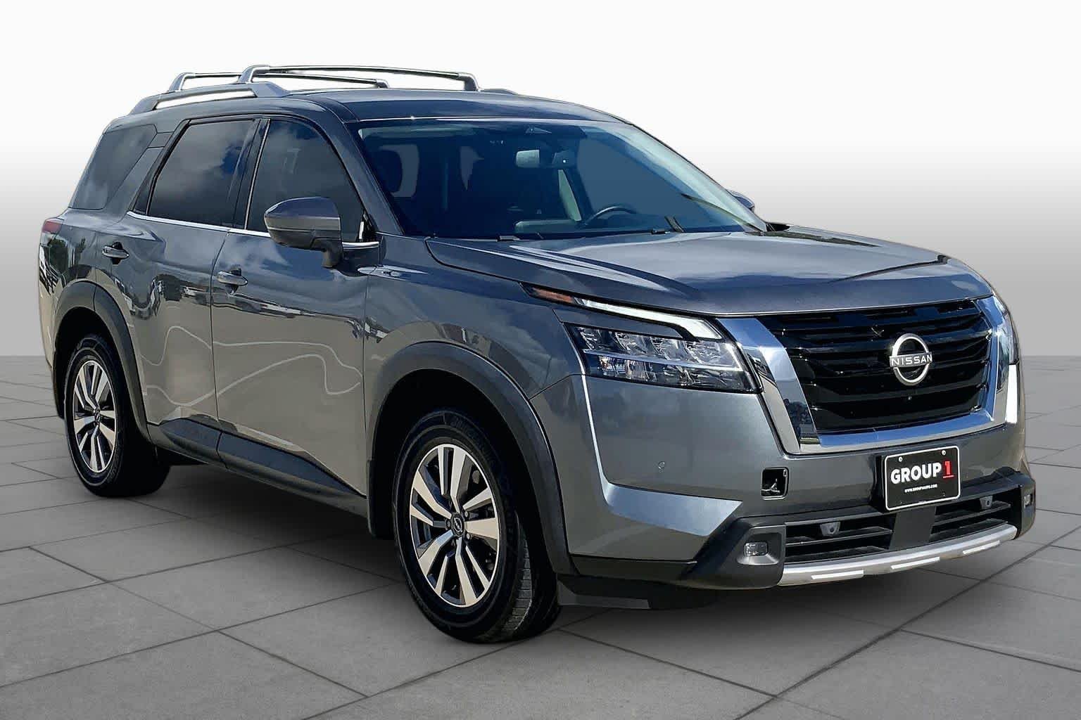 Used 2022 Gun Metallic Nissan SL image 3