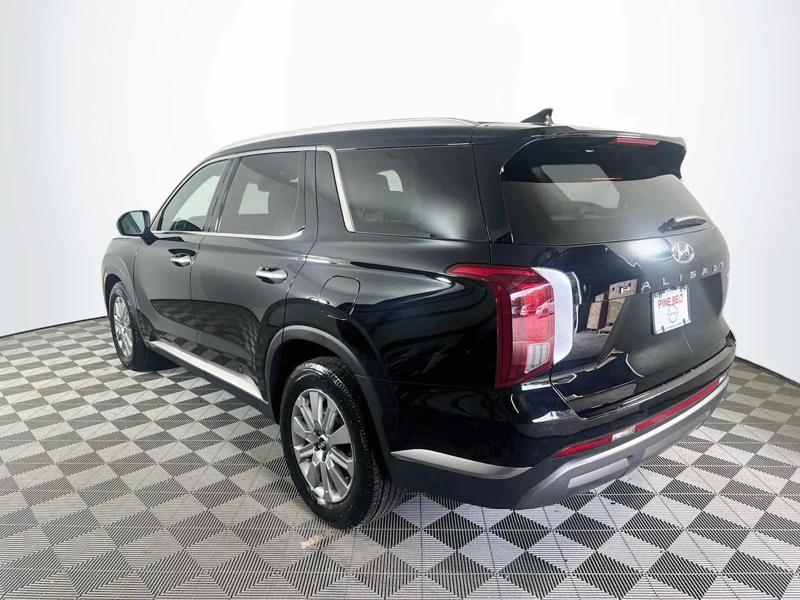 Used 2025 Abyss Black Pearl Hyundai SEL image 6