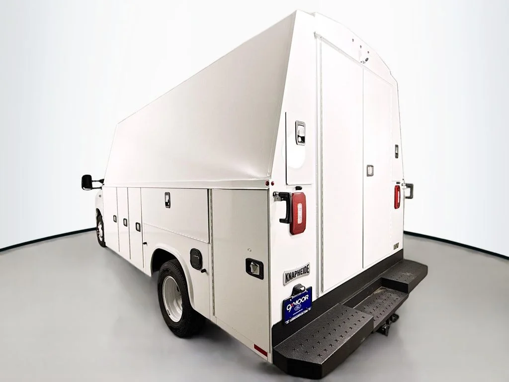 New 2026 Oxford White Ford E-350 SRW image 5