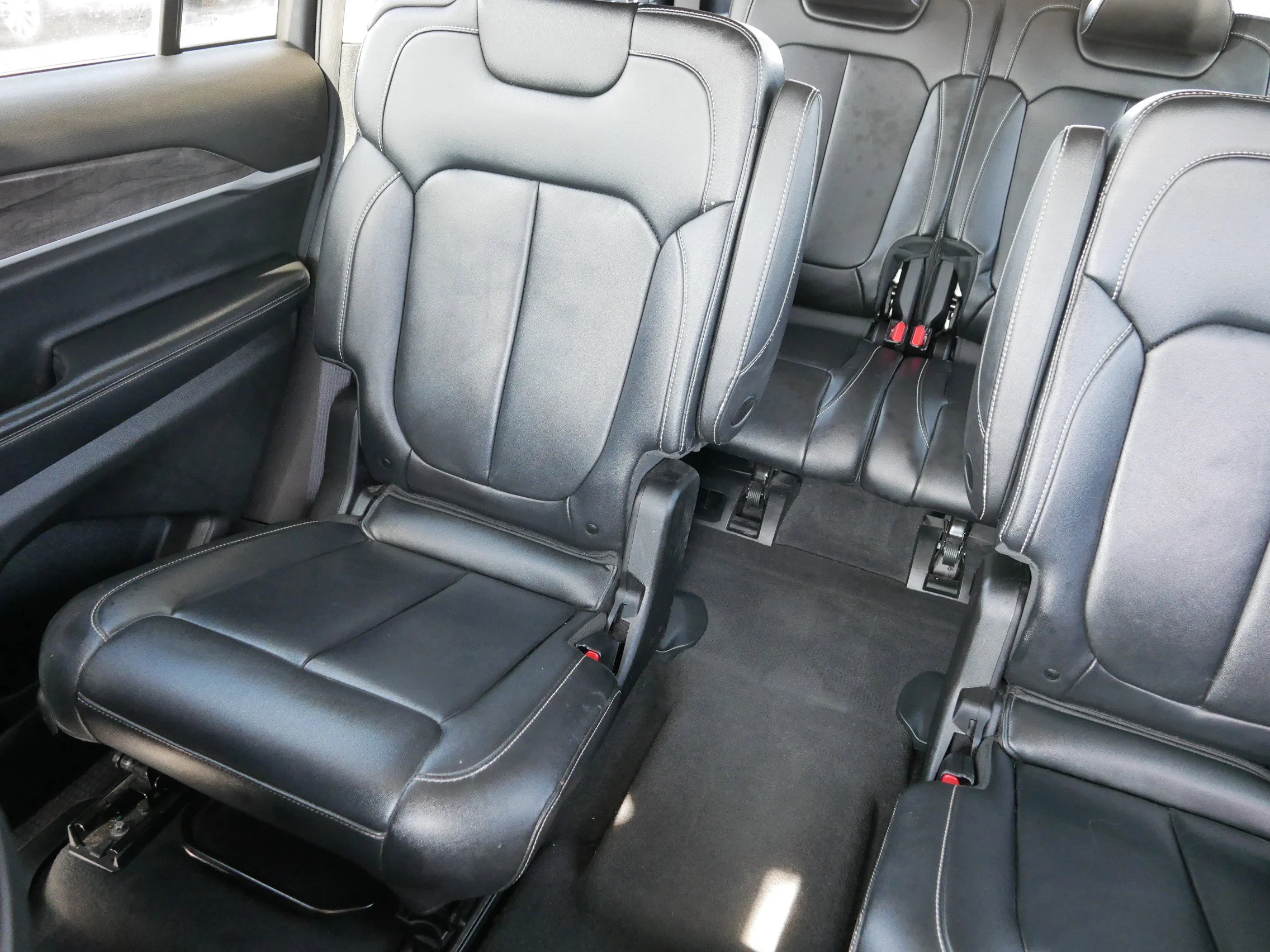 Used 2022 Silver Zynith Jeep Limited image 12