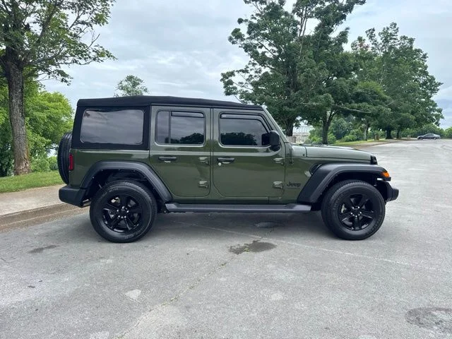 Used 2022 Green Jeep Unlimited Sport Altitude image 9