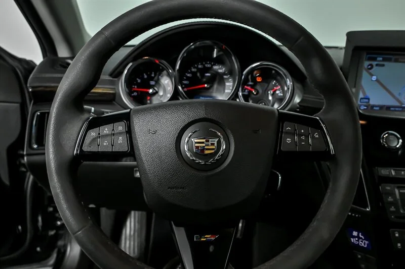 Used 2013 Black Diamond Tricoat Cadillac  image 25