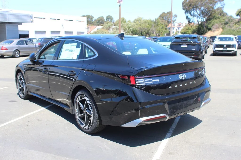 New 2026 Black Hyundai SEL Sport image 9