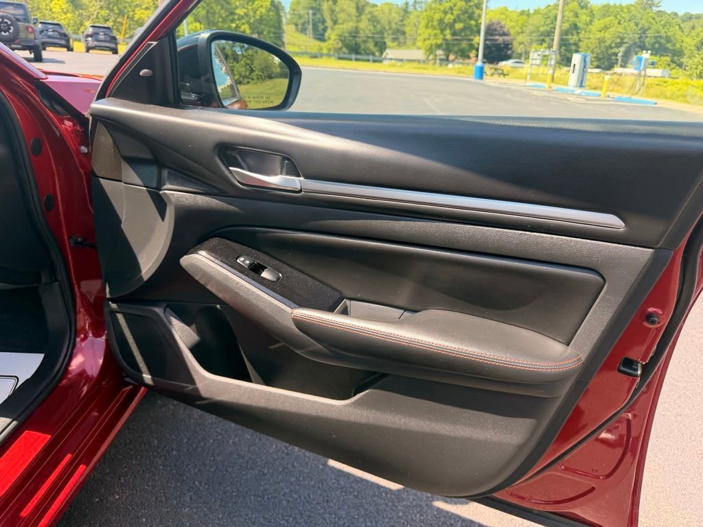 2024 Nissan Altima SR - Photo 37