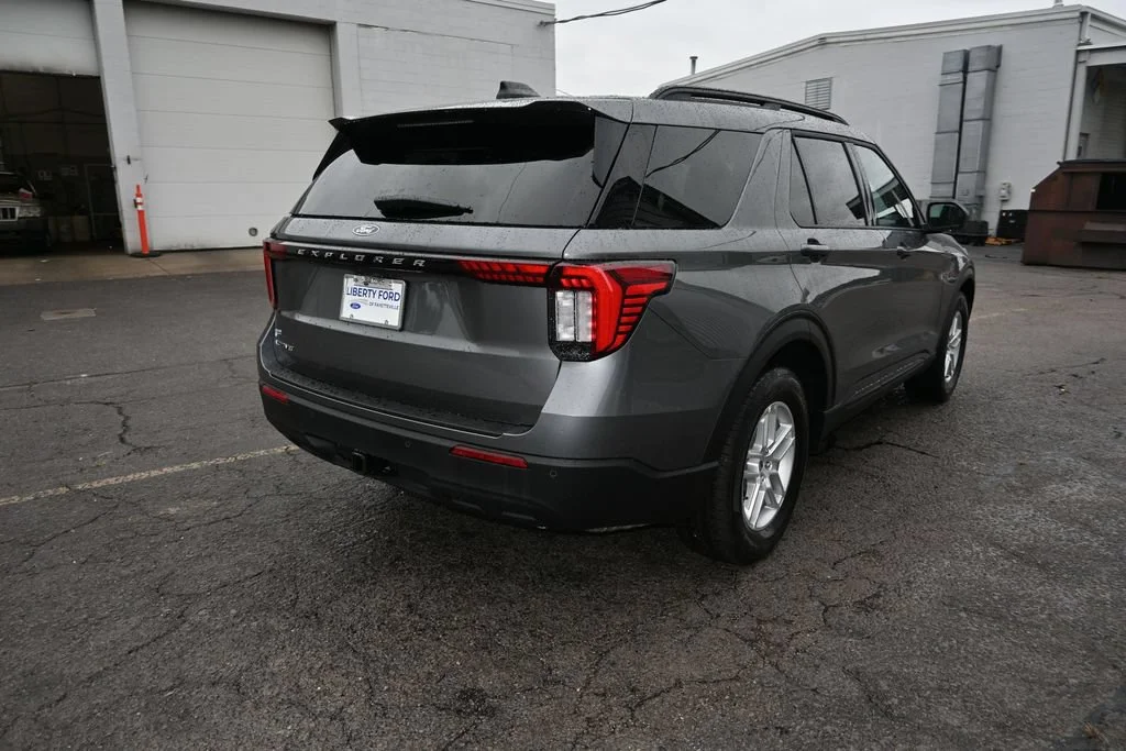 New 2027 Carbonized Gray Metallic Ford Active image 48