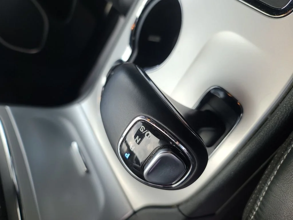 Used 2015 Silver Jeep SRT image 30