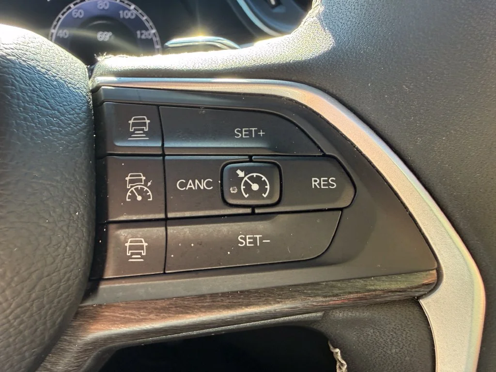 Used 2025 White Jeep Limited image 17