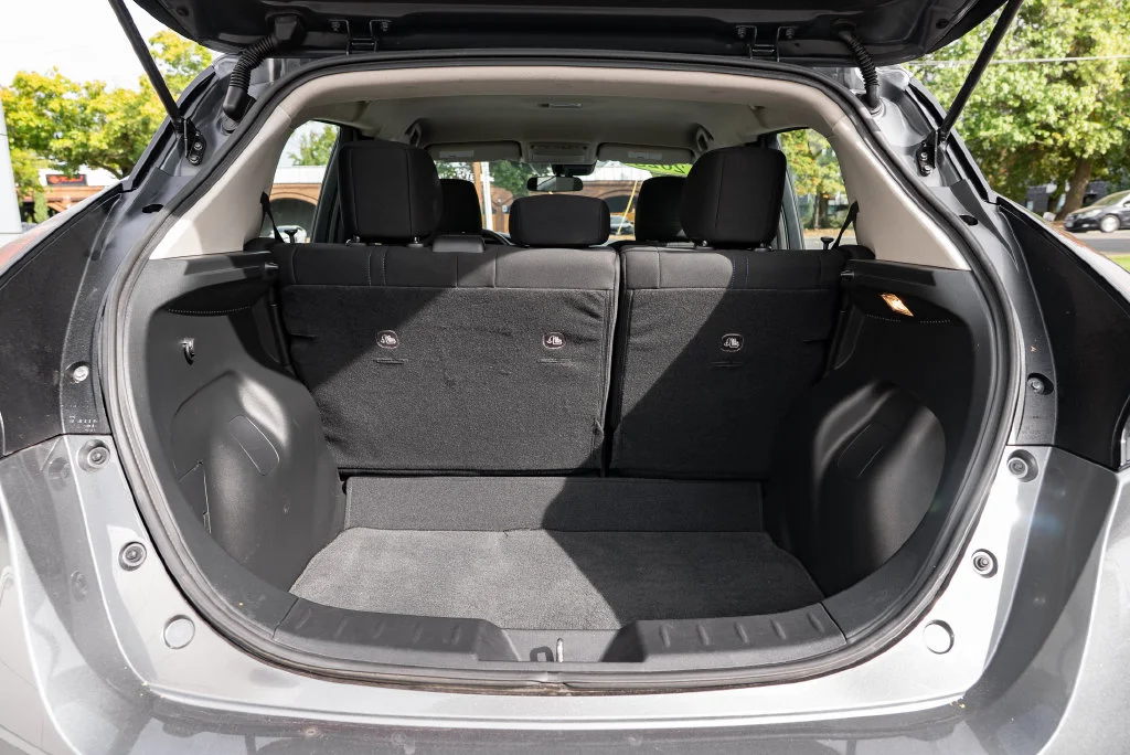 Used 2025 Gray Nissan S image 8