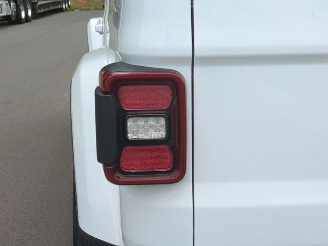 Used 2021 White Jeep Overland image 21