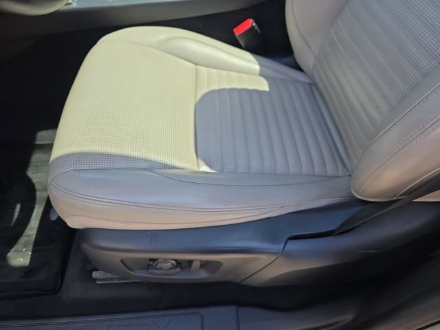 Used 2020 Blue Land Rover SE image 31