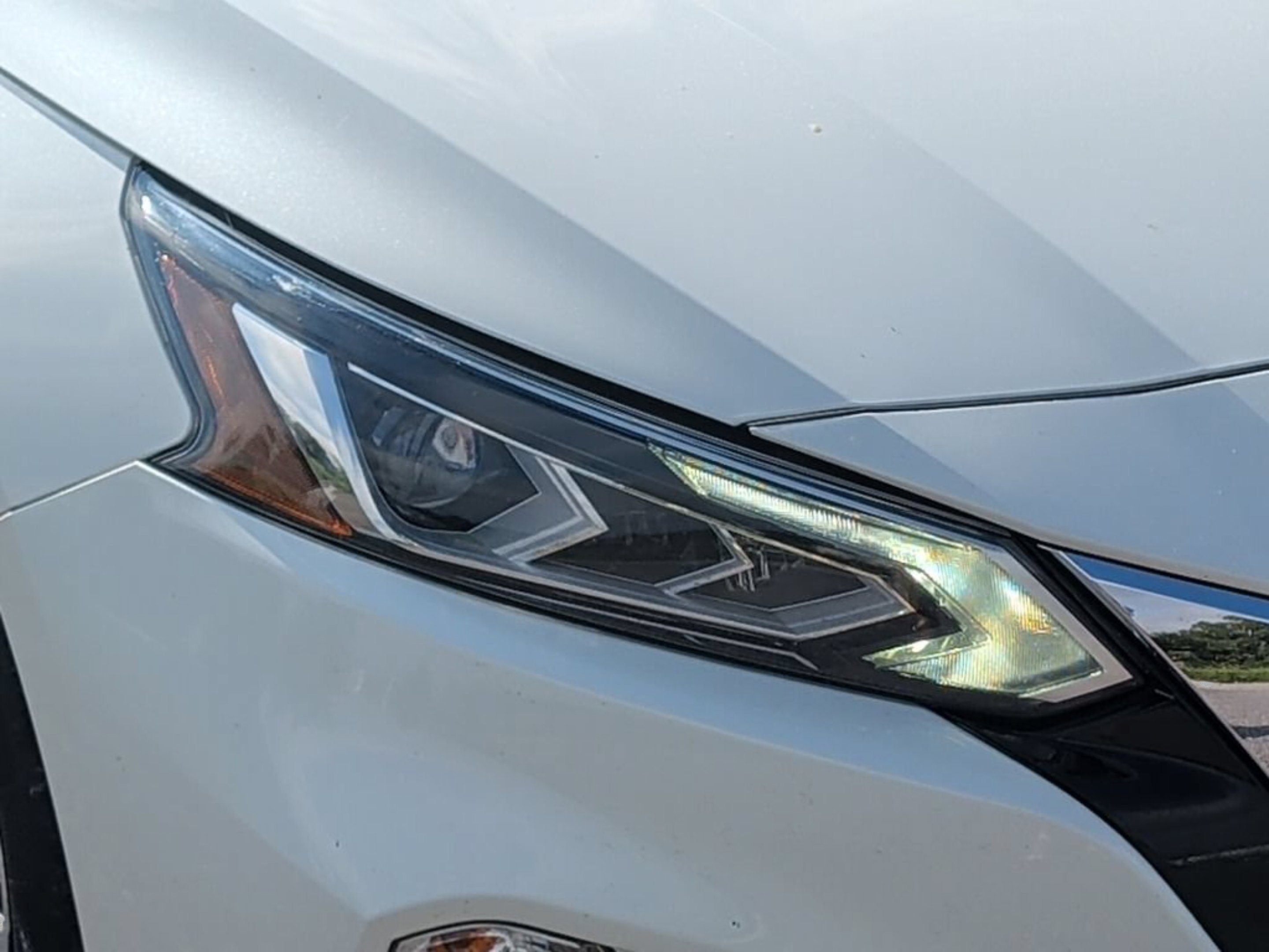Used 2022 Pearl White Tricoat Nissan 2.5 SV image 10