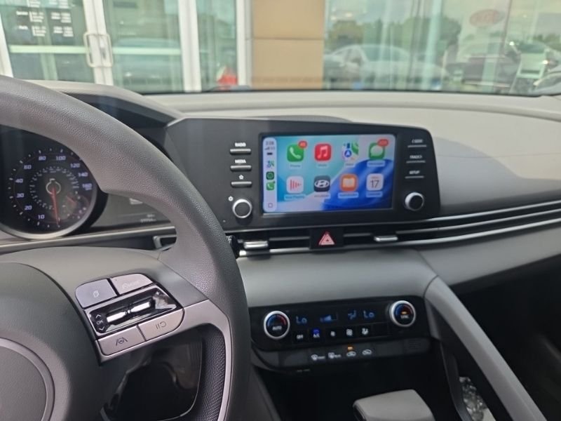 Used 2022 Black Hyundai SEL image 4