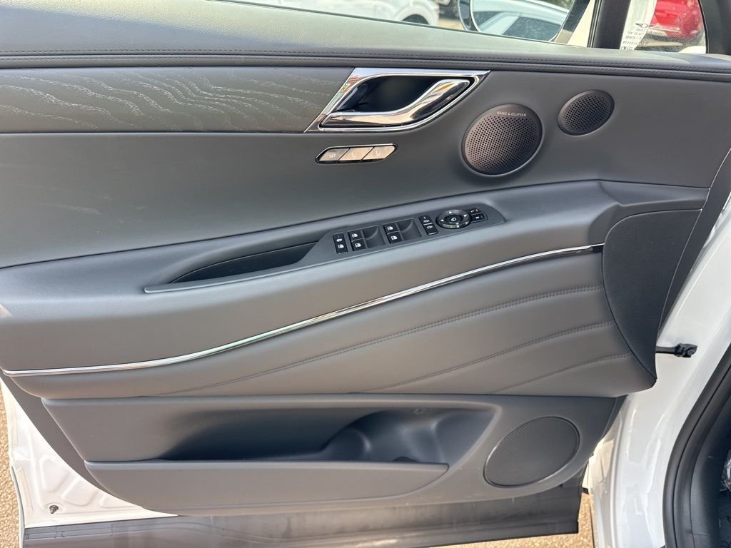 New 2026 White Genesis 2.5T PRESTIGE BLACK image 16